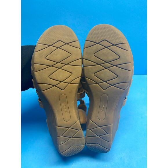 YUU Memory Foam Hilly Tan Ankle Strappy Wedge Sandals Women's Size 8 M - Picture 4 of 13